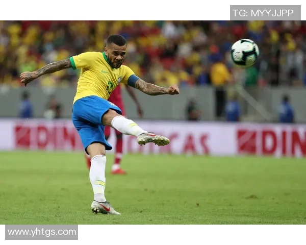 全球足球传奇老将排名揭晓各国明星球员的辉煌岁月与成就分析