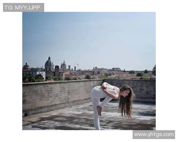 足球明星长发女神风采展现魅力与个性之美的精彩瞬间